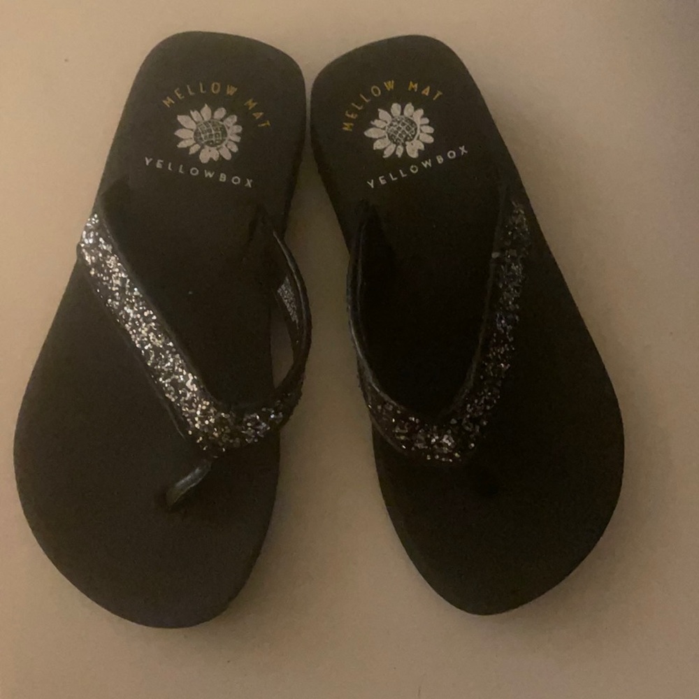 Mellow Mat by Yellowbox girls flip flop Size 12
